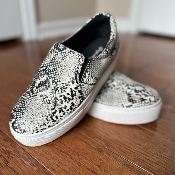 NanaMacs, Qupid slip on snake print sneakers size 7, lightly worn condition - Picture 8 of 10